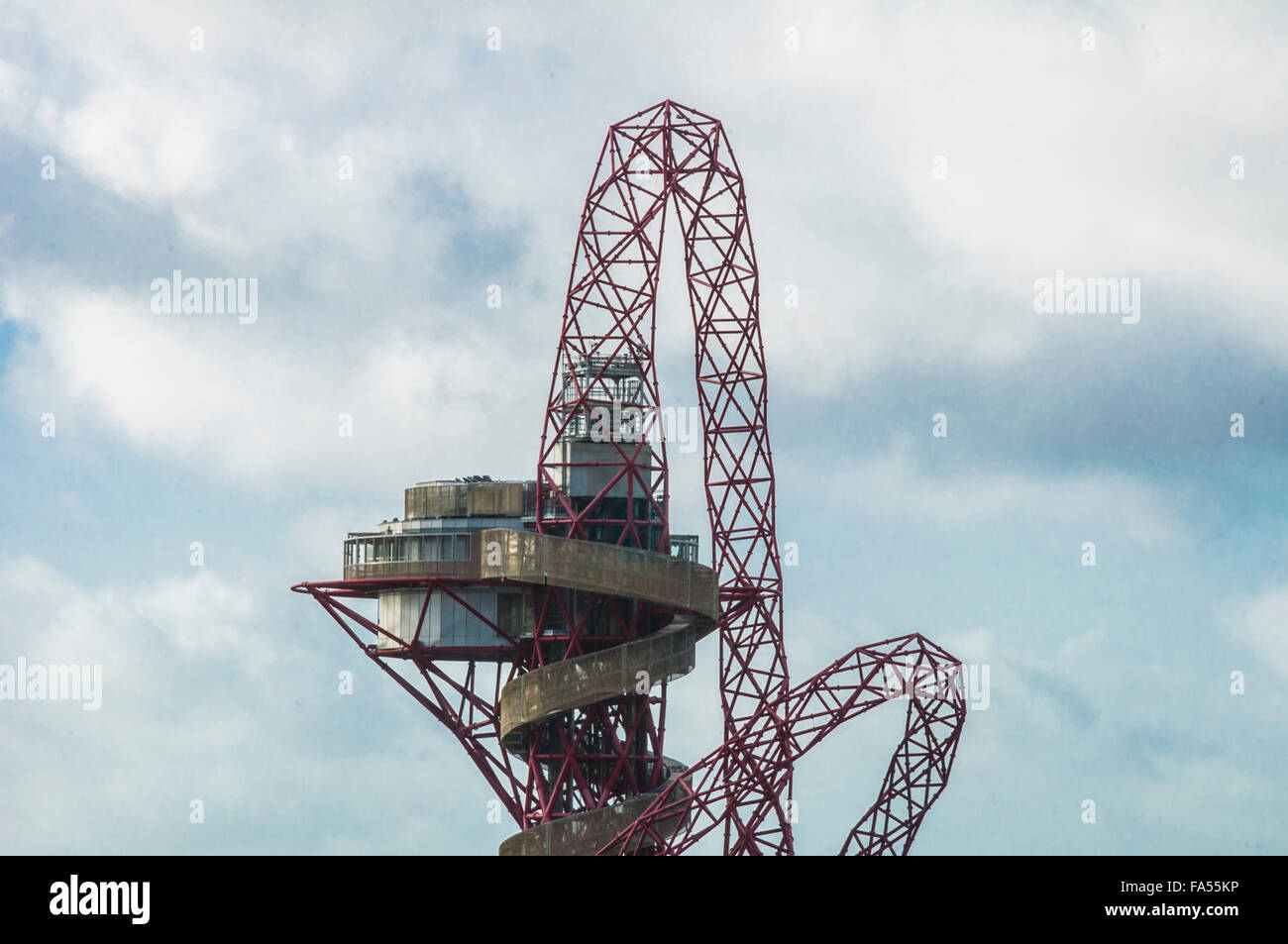 ArcelorMittal Orbit sculpture et tour d'observation par Anish Kapoor et Cecil Balmond, Queen Elizabeth Olympic Park, Stratford, East London, Angleterre Banque D'Images