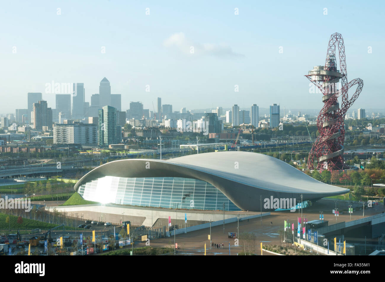 Vue matinale du London Aquatics Centre par Zaha Hadid, Queen Elizabeth Olympic Park, Stratford, East London, Angleterre : Phillip Roberts Banque D'Images