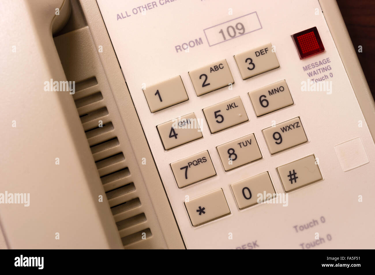 Près d'une technologie obsolète le motel téléphone fixe Banque D'Images