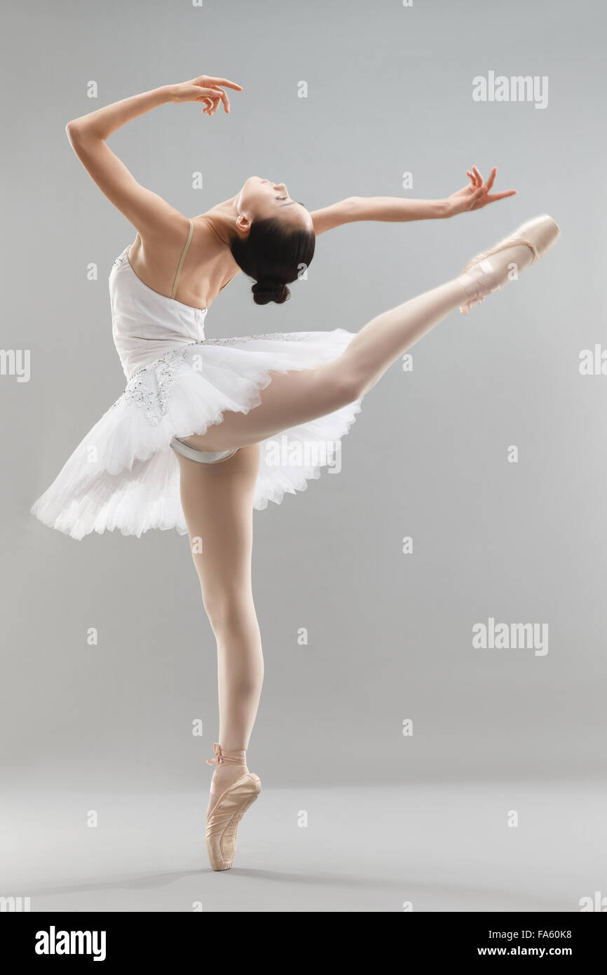 Les jeunes femmes danse ballet Banque D'Images