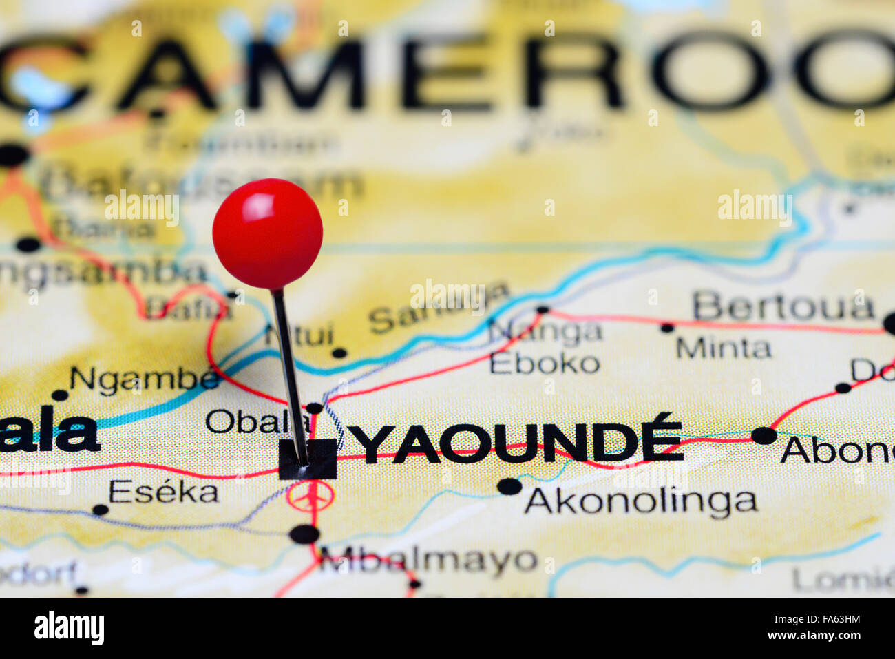 Yaounde épinglée sur une carte de l'Afrique Banque D'Images