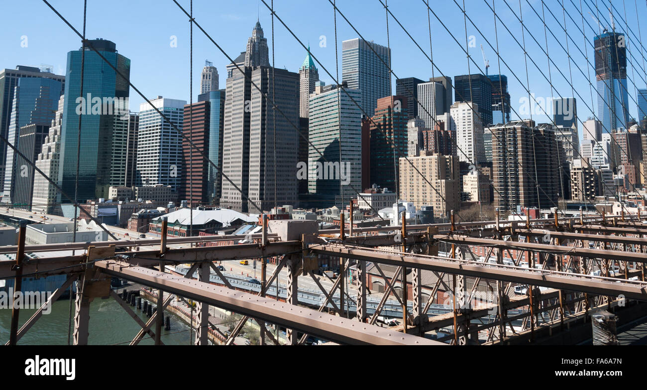 Vue sur Manhattan depuis le pont de Brooklyn, New York, États-Unis Banque D'Images