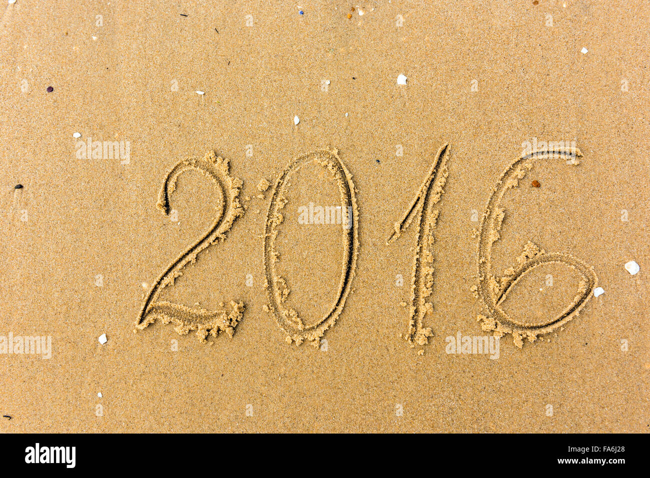 L'année 2016 écrit sur la plage de sable contexte. Banque D'Images