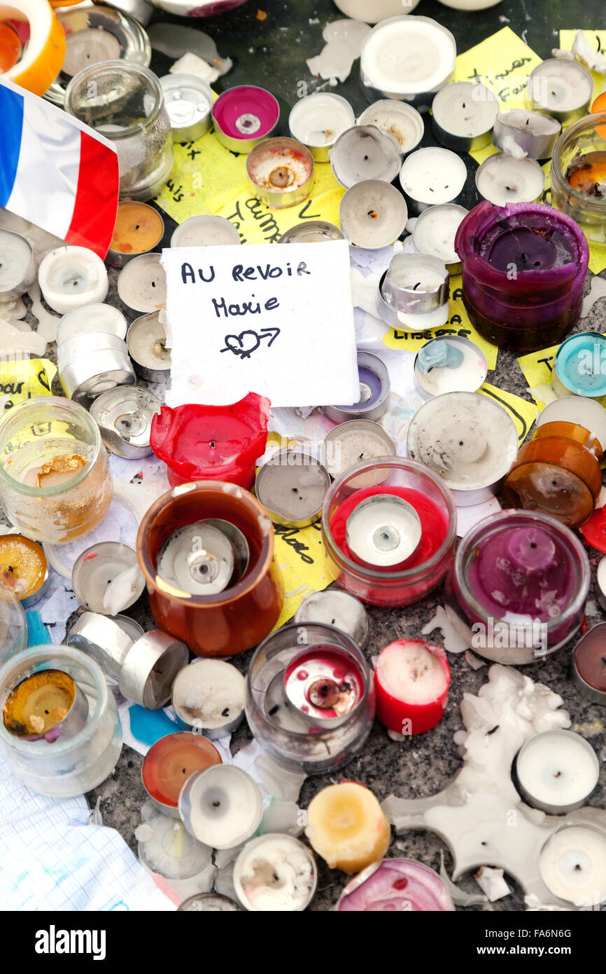 Monument à la mémoire de ceux qui sont morts dans l'attaque terroriste de Paris, novembre 2015, à la Place Kleber, Strasbourg France Europe Banque D'Images
