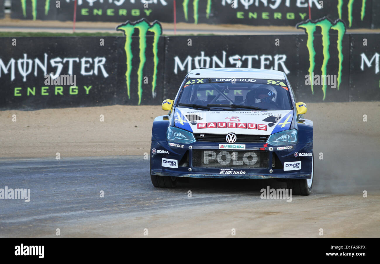 Disques durs tord Linnerud de Volkswagen Polo Volkswagen en Suède l'équipe du Championnat du Monde FIA Rallycross. Banque D'Images