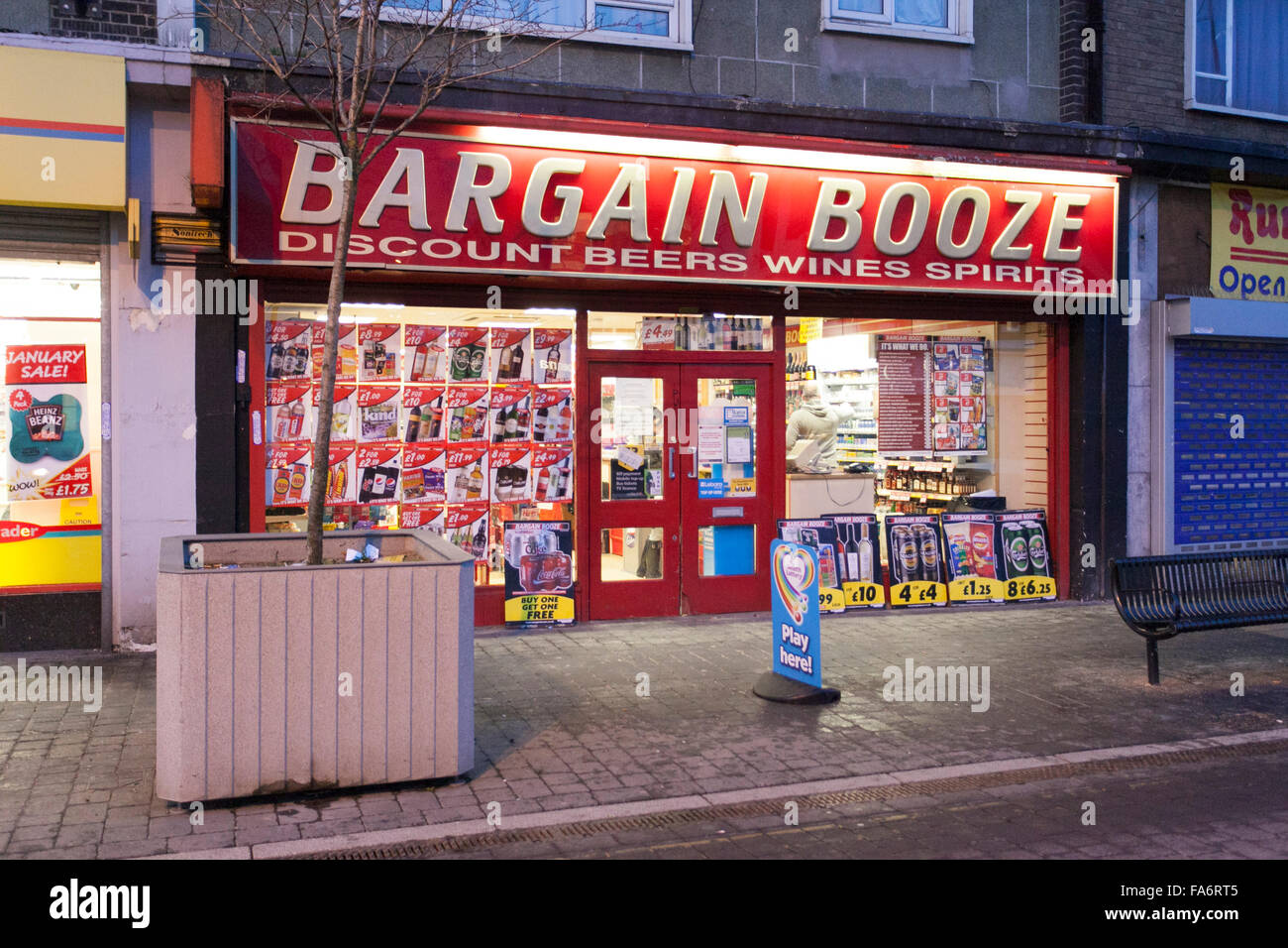 Bargain Booze shop Banque D'Images