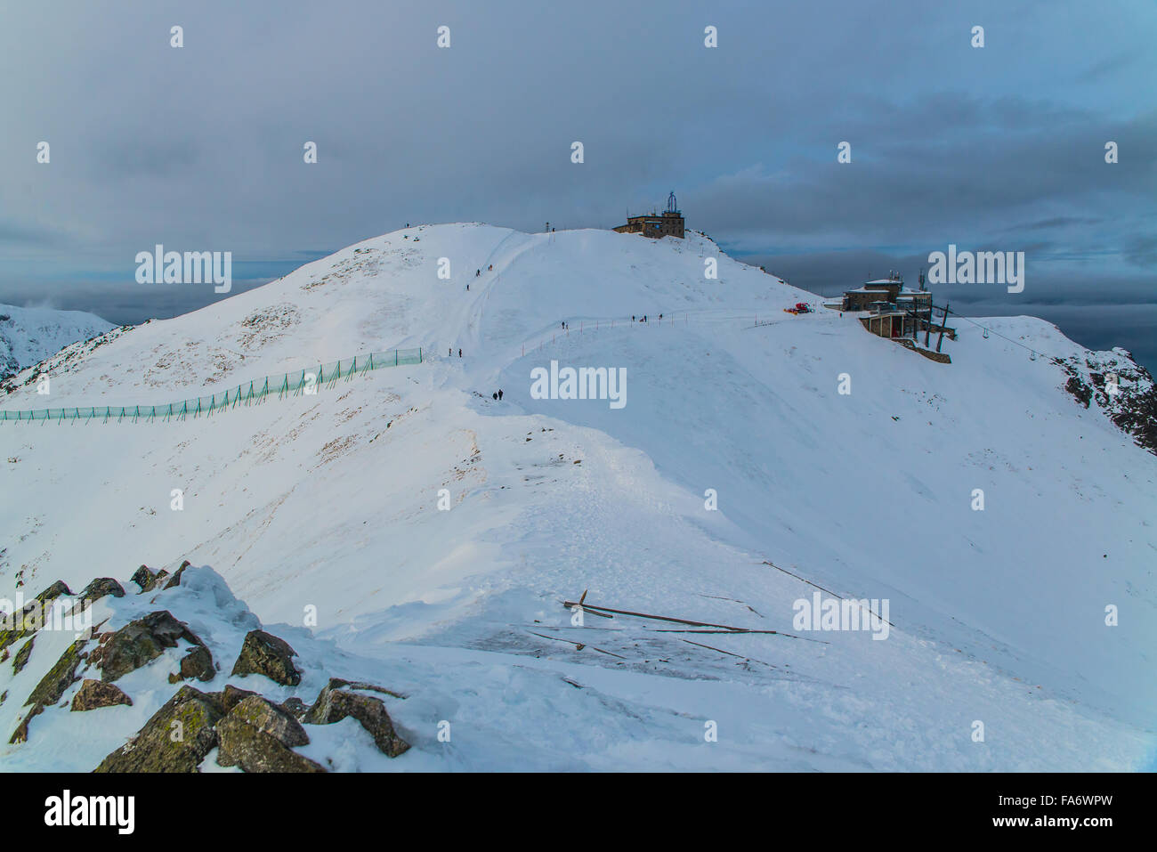 Vue de Kasprowy Wierch au-dessus des nuages Banque D'Images