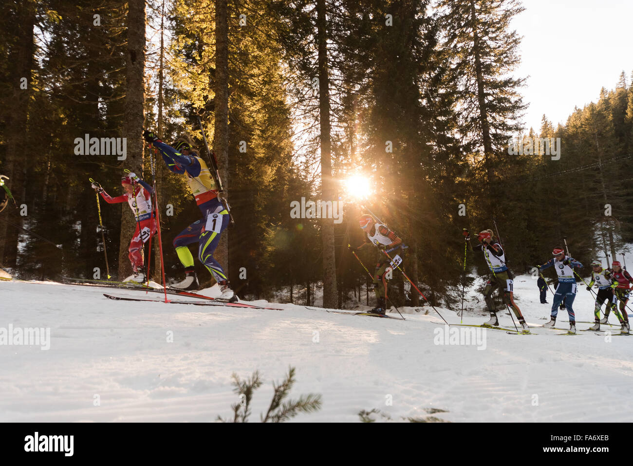 Pokljuka, la Slovénie. 18Th Oct, 2015. Cours sur les concurrents au cours de la femme 12,5km départ groupé à la Coupe du Monde de biathlon. © Rok Rakun/Pacific Press/Alamy Live News Banque D'Images