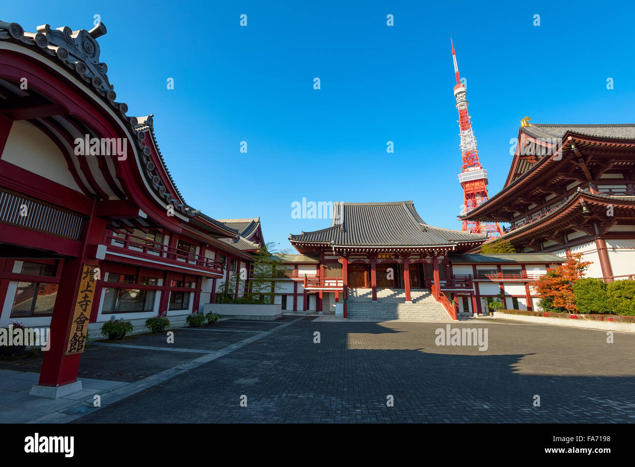 Tokyo, Japon - 12 déc 2015 : Zōjō-ji à Tokyo, Japon. Zōjō-ji est un temple bouddhiste dans le quartier de Shiba, Minato Banque D'Images