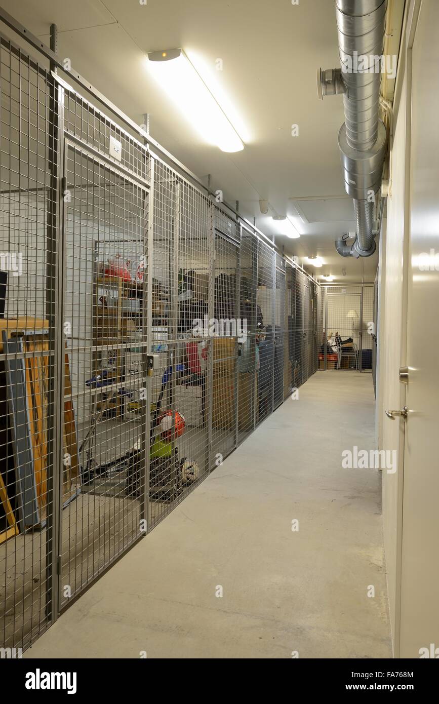 Des piles de vieux trucs prises à l'intérieur Banque D'Images