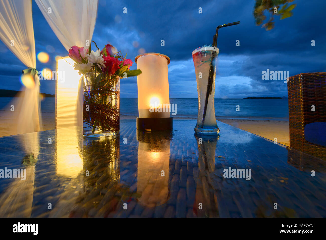 Tableau romantique en bord de mer sur l'île de Koh Samui, Thaïlande Banque D'Images