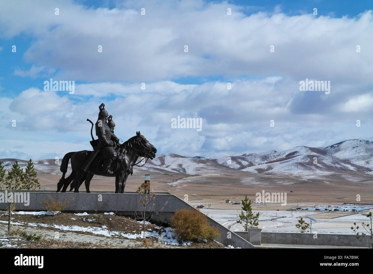 Statues équestres de guerriers près de la grande statue de Chinggis Khaan à Ulan Bator / Oulan-bator - Mongolie Banque D'Images
