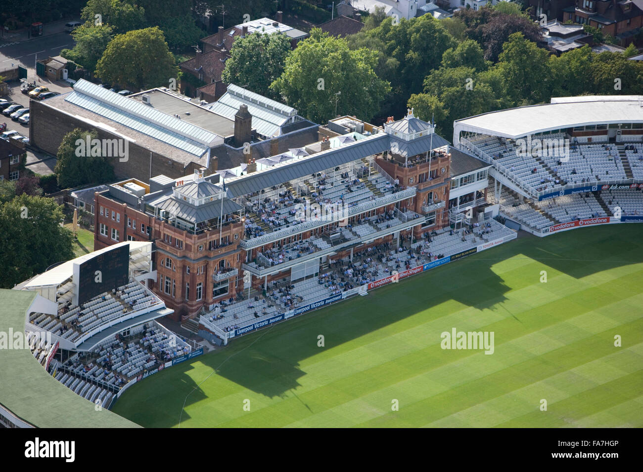 Le Lords Cricket Ground, St John's Wood, Londres. Fondée sur ce site en 1814 la Maison du cricket est administré par le Marylebone Cricket Club (MCC), et est l'hôte de Middlesex County Cricket et l'Angleterre et Pays de Galles Cricket Board. Le Pavillon, présentée ici, a été bui Banque D'Images