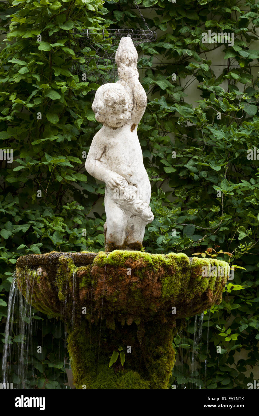 Détail de fontaine dans l'Orangerie à Lyme Park, Cheshire. Banque D'Images