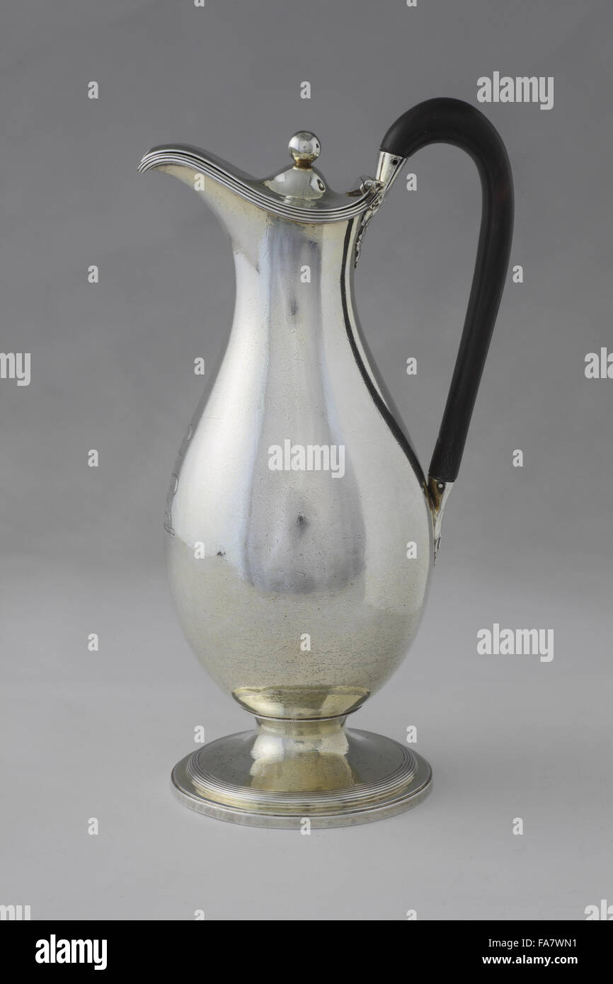 Pot à eau chaude par un Petersen et P Podio, 1788, partie de la collection d'orfèvrerie à Bürchen, dans le Suffolk. Numéro d'inventaire national Trust : 852111 Banque D'Images