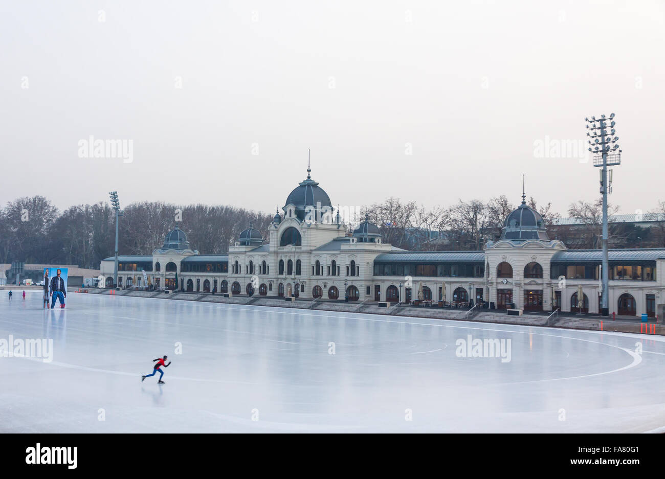 BUDAPEST, HONGRIE - le 27 janvier 2014 : City Park Patinoire à Budapest, Hongrie. Ouvert en 1870, c'est le plus grand et l'un des Banque D'Images