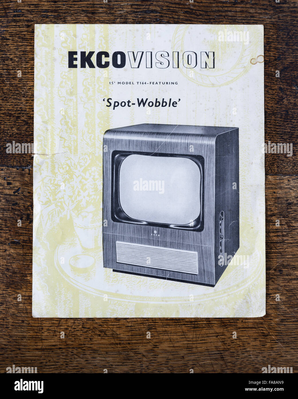 Brochure pour une Ekcovision-'Spot' de la transmission de la télévision, 1950, provenant des collections de Nymans, West Sussex. Spot-Wobble la technologie de l'écran de télévision a produit une image plus claire, plus lisse. Banque D'Images Brochure pour une Ekcovision-'Spot' de la transmission de la télévision, 1950, provenant des collections de Nymans, West Sussex. Spot-Wobble la technologie de l'écran de télévision a produit une image plus claire, plus lisse. Banque D'Images