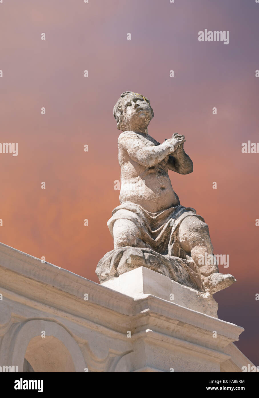 Enfant en prière. Statue près de st. George cathédrale dans Lviv Banque D'Images