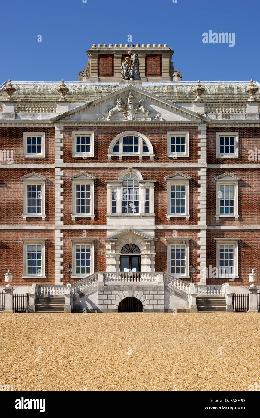 La partie du bloc central sur la façade sud de Wimpole Hall, Cambridgeshire. La dix-septième siècle par Sir Thomas Chicheley a été rodée à une conception palladienne par Henry Flitcroft en 1742. Banque D'Images