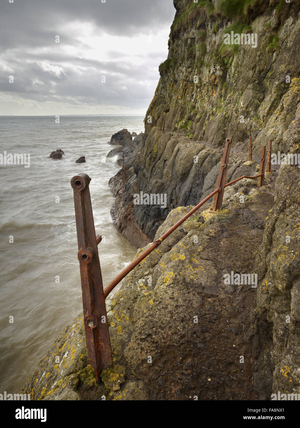 Les falaises situées à Islandmagee Gobbins, sur la péninsule, le comté d'Antrim, en Irlande du Nord. Banque D'Images