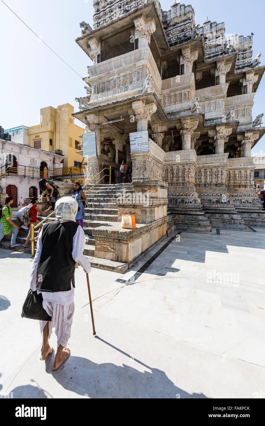 Le Temple Jagdish dans le Rajasthan est un grand temple actif, avec des sculptures complexes couvrant les murs de grès Banque D'Images