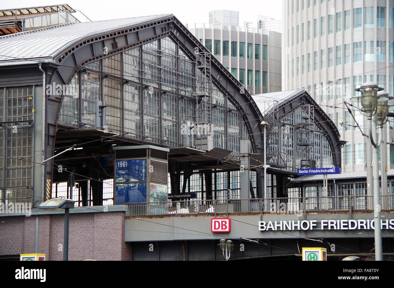 Pont de la gare friedrichstrasse Banque de photographies et d’images à