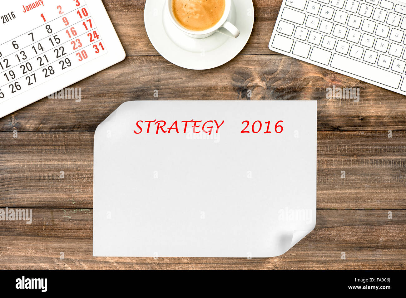 Gadgets numériques. Calendrier 2016. Office de bureau avec tasse de café. Concept de gestion et de stratégie Banque D'Images