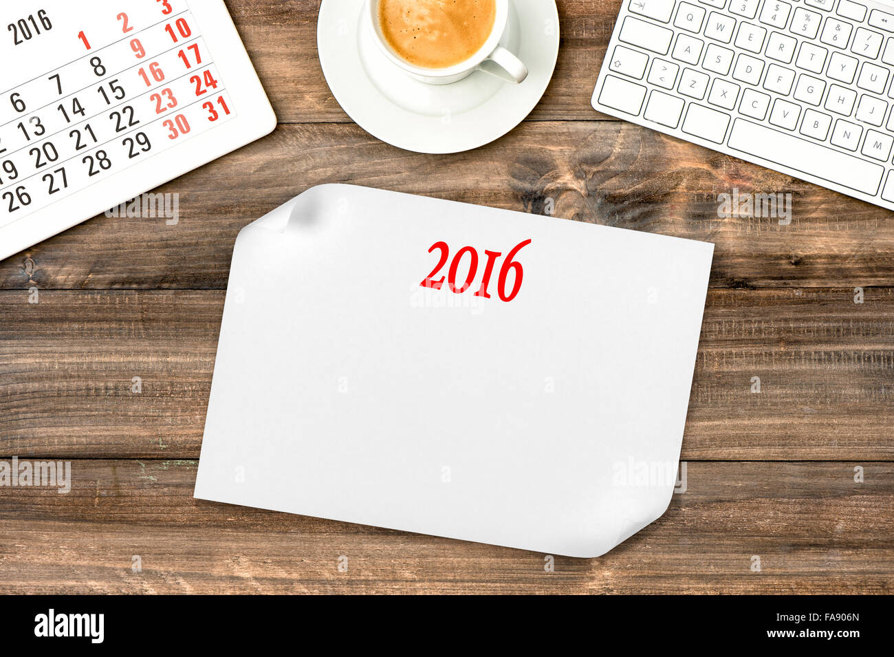 Gadgets numériques. Calendrier 2016. Office de bureau avec du café. Visions pour le Nouvel An Banque D'Images