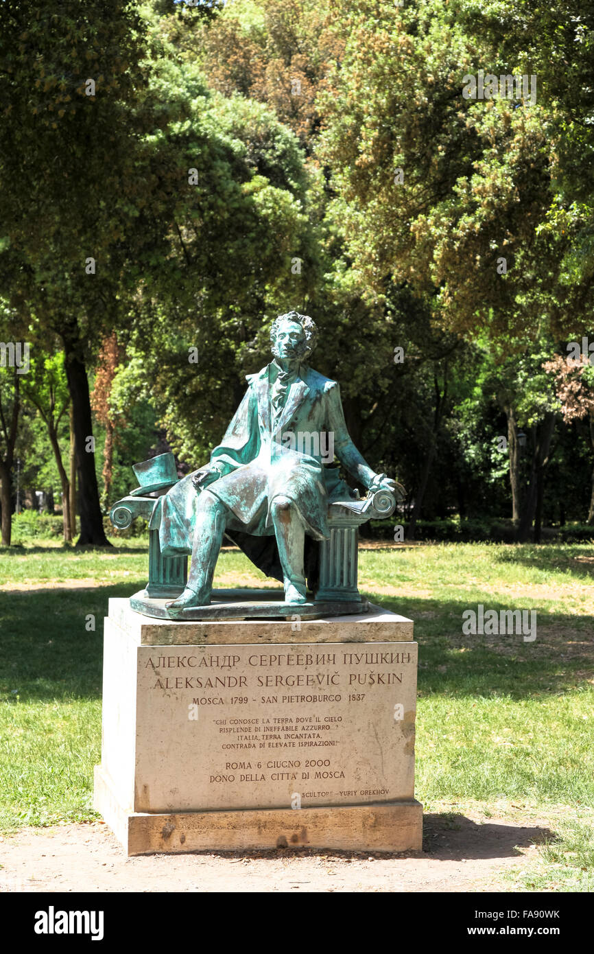 Monument de la poète russe Alexandre Sergueïevitch Pouchkine à Villa Borghese Gardens Banque D'Images