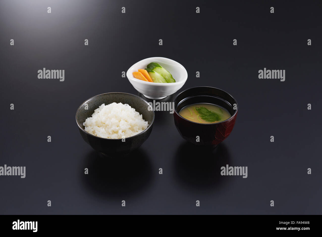 De style japonais, la soupe miso, le riz et les cornichons Banque D'Images