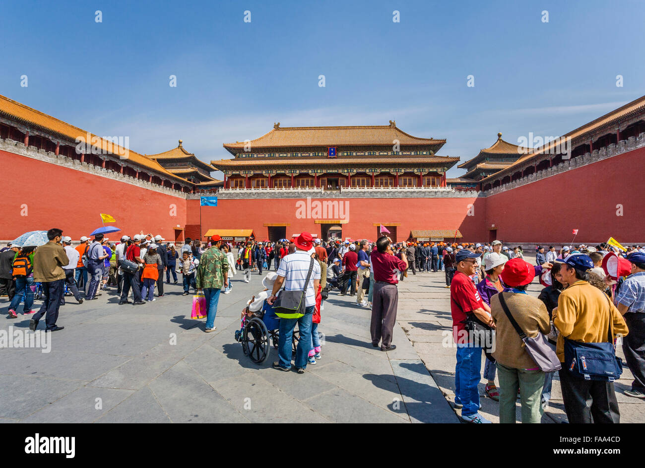 La Chine, Pékin, La Cité Interdite, à la foule des visiteurs Wumen, la porte du méridien Banque D'Images