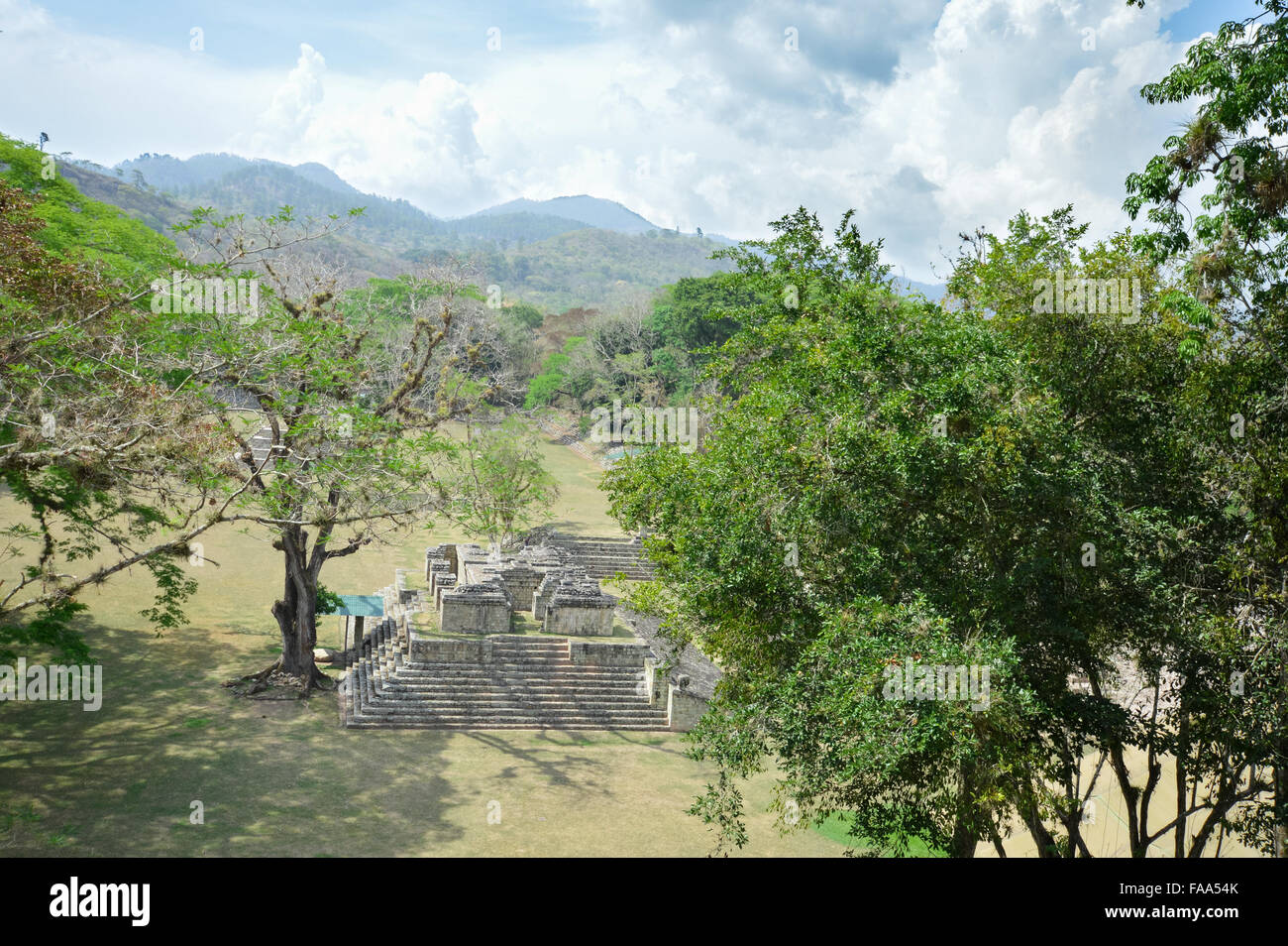 Structures Ball vu du haut de l'acropole, au site archéologique de Copan au Honduras Banque D'Images