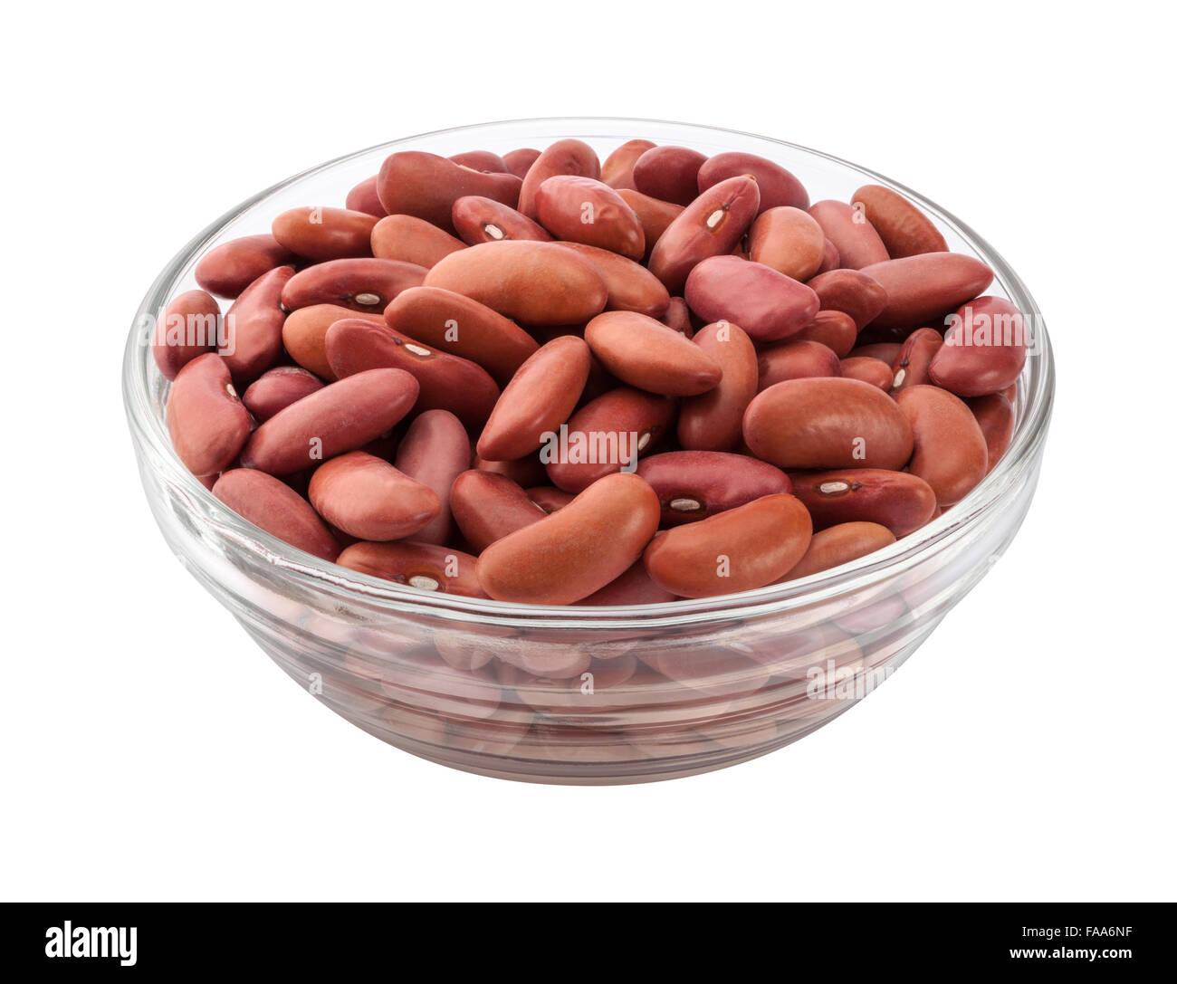 Des haricots rouges dans un bol en verre. Ces légumineuses nutritives peuvent être cuits, et sont riches en protéines et fibres. L'image est une coupe Banque D'Images