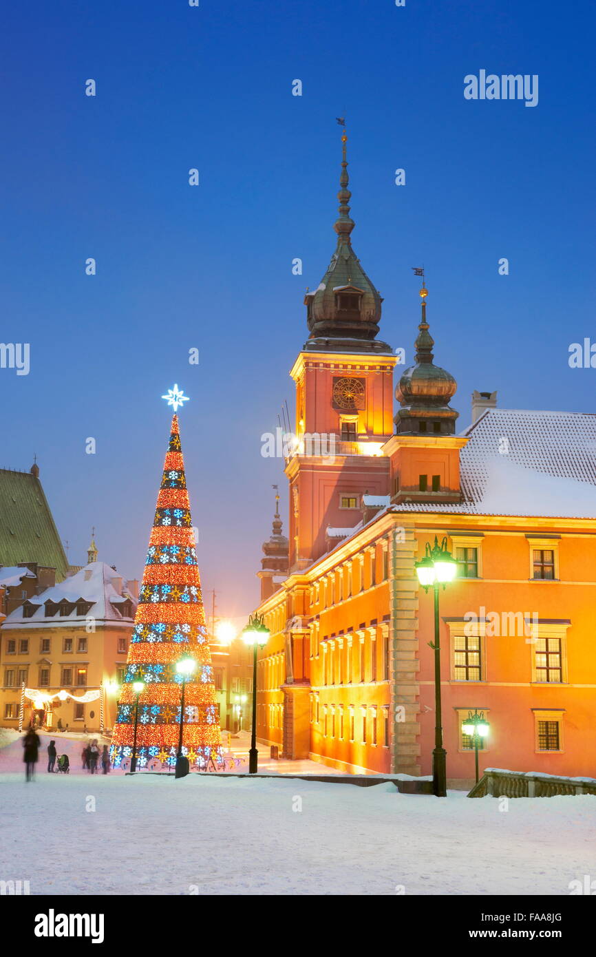 Arbre de Noël en plein air, Place du Château, Varsovie Capitale, Pologne Banque D'Images