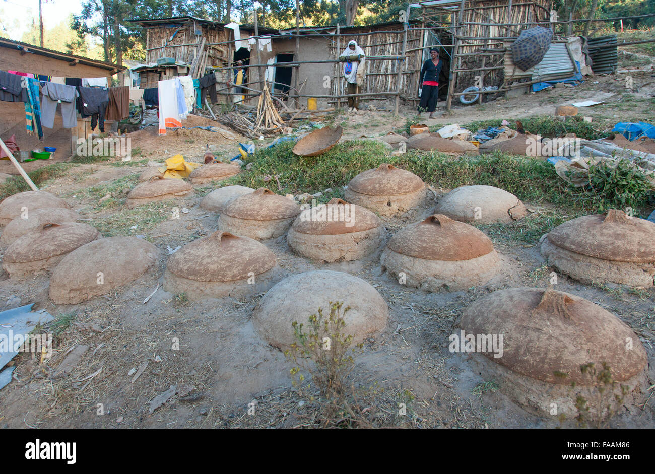 L'Éthiopie, Addis-Abeba, décembre 6,2013 Addas. Four à pain traditionnel éthiopien injera éthiopienne - en Éthiopie, Addis-Abeba, décembre 20 01 Banque D'Images