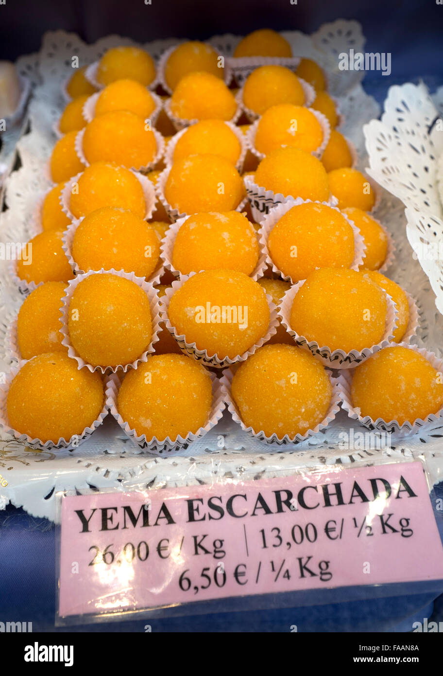 Yema Escarchada pâtisseries dans la Mallorquina Pâtisserie Madrid Banque D'Images