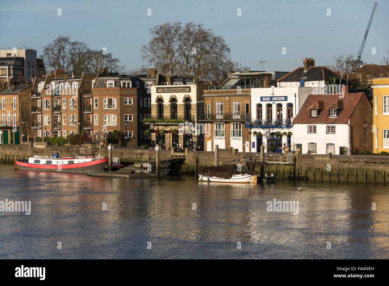 Les pubs Blue Anchor et Rutland Arms au bord de la rivière sur le Lower Mall à Hammersmith West Londres, Angleterre, Royaume-Uni. Banque D'Images