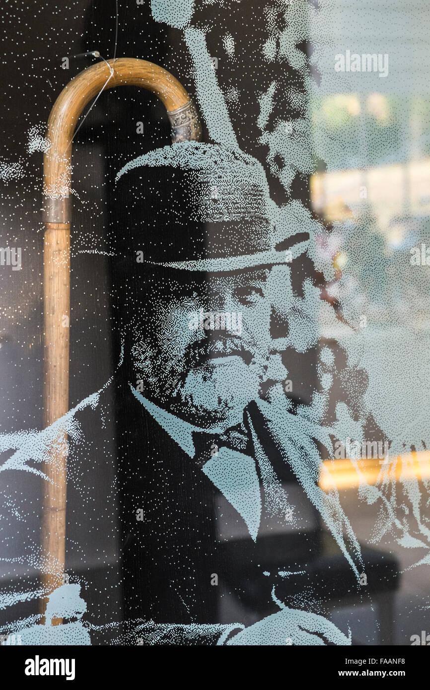 Photographie de Gottlieb Daimler à côté de son bâton de marche à la daimler memorial, l'atelier de Gottlieb Daimler reconstruit Banque D'Images