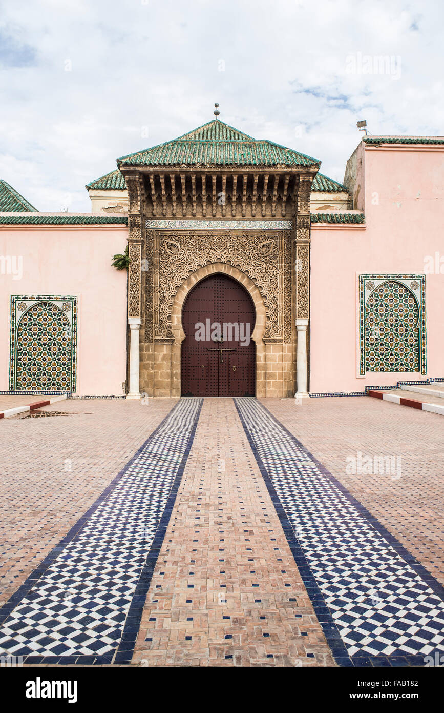 Entrée principale du mausolée Moulay Ismail dans Mequinez medina. L'ancienne médina de Meknès est déclaré site du patrimoine mondial de l'UNESCO. Banque D'Images