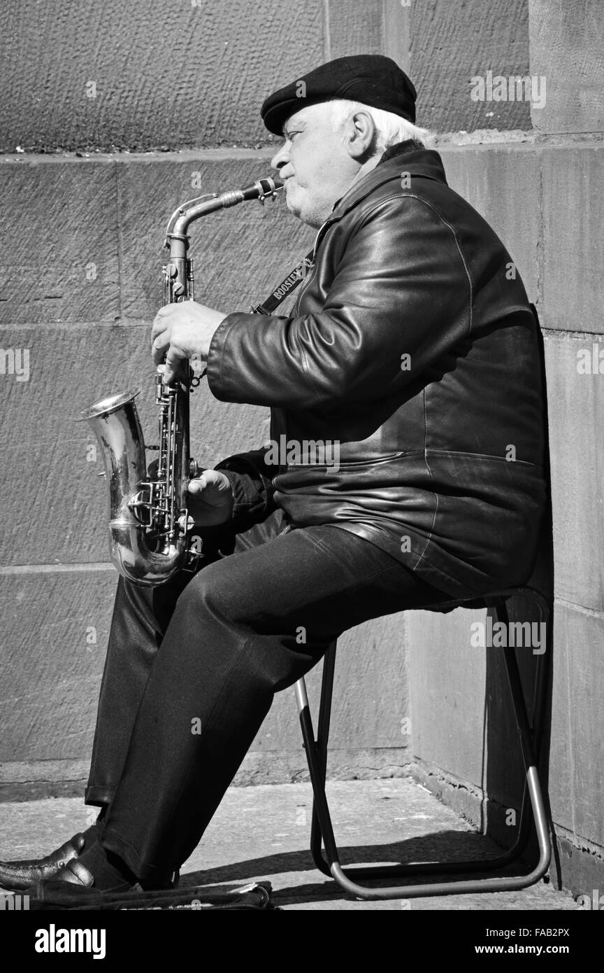 Le saxophoniste de rue Banque D'Images