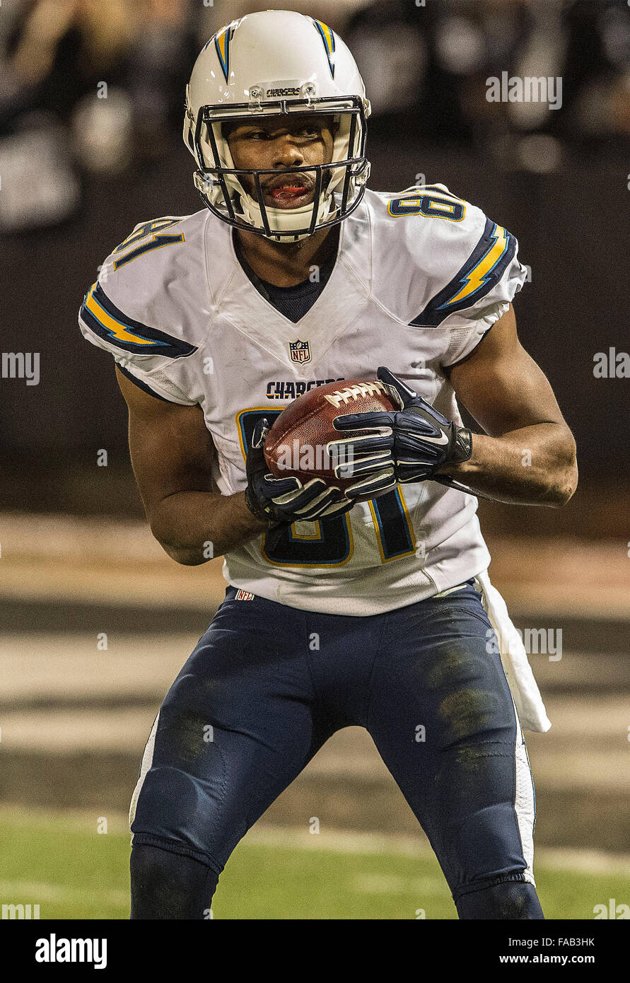 Oakland, Californie, USA. Le 24 décembre, 2015. San Diego Chargers receveur Javontee Herndon (81) captures punt le dimanche, 24 décembre 2015 à O.co Coliseum à Oakland, Californie. Les raiders défait les Chargers 23-20. Al Golub/CSM/Alamy Live News Banque D'Images