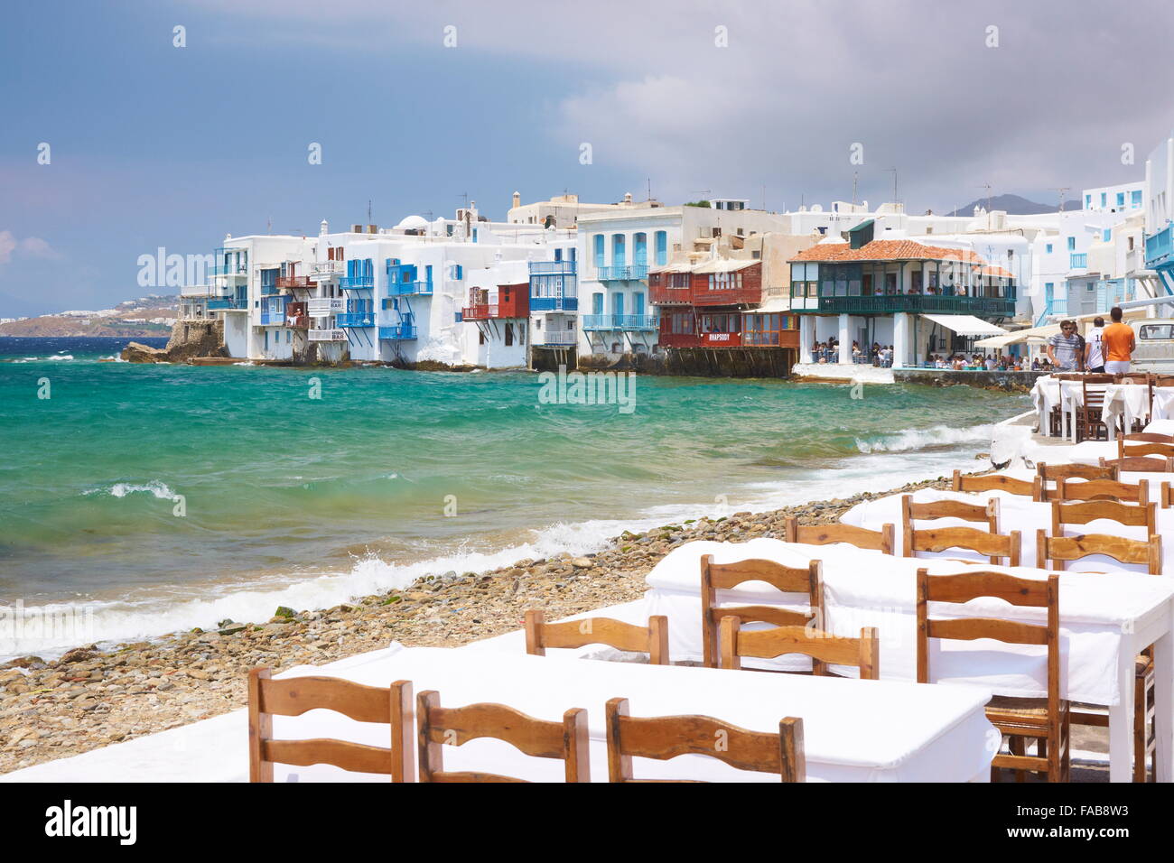 Piscine en plein air à l'île de Mykonos, Cyclades, Grèce Banque D'Images