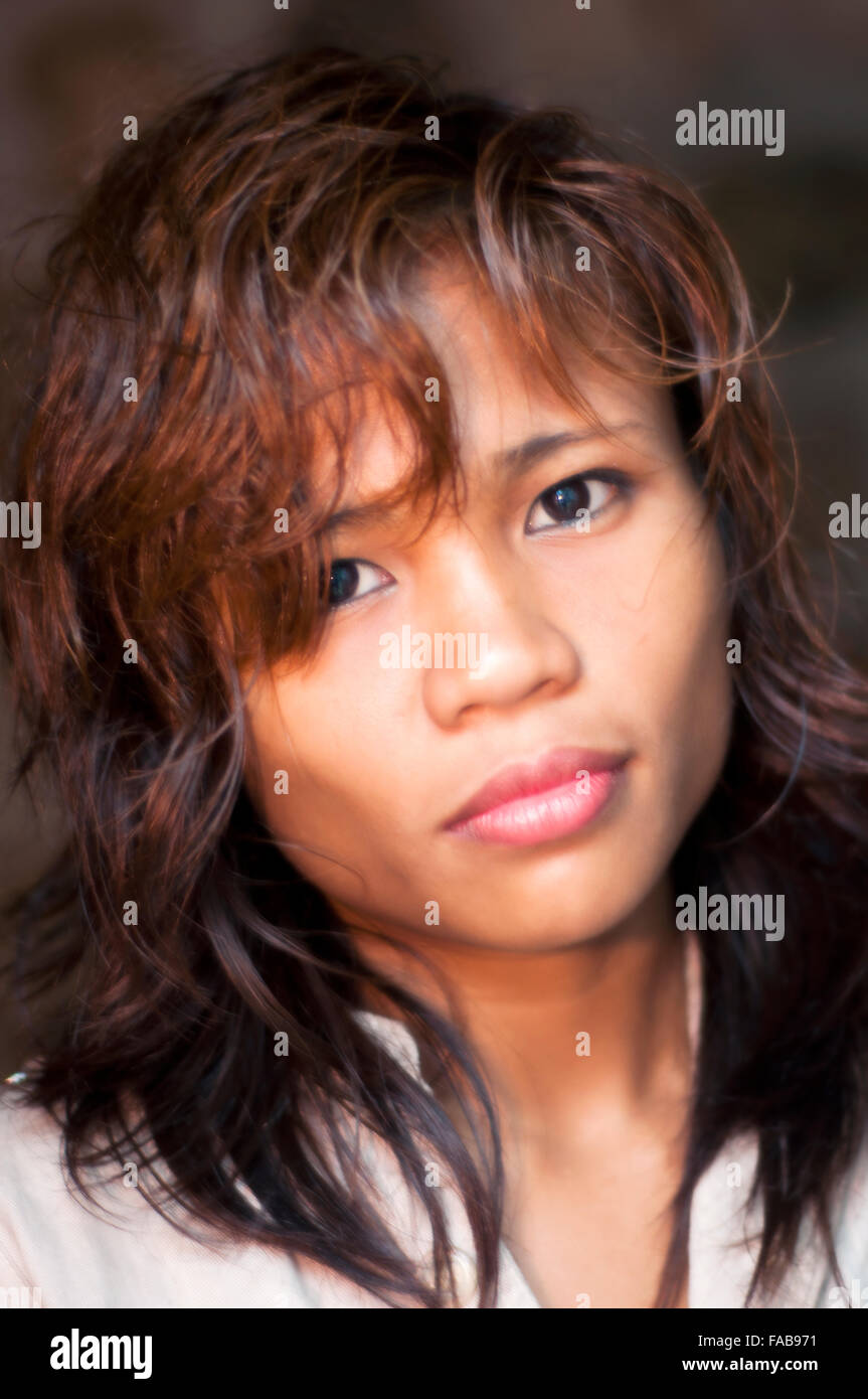 Portrait de jeune femme asiatique sur l'emplacement, Cebu, Philippines Banque D'Images