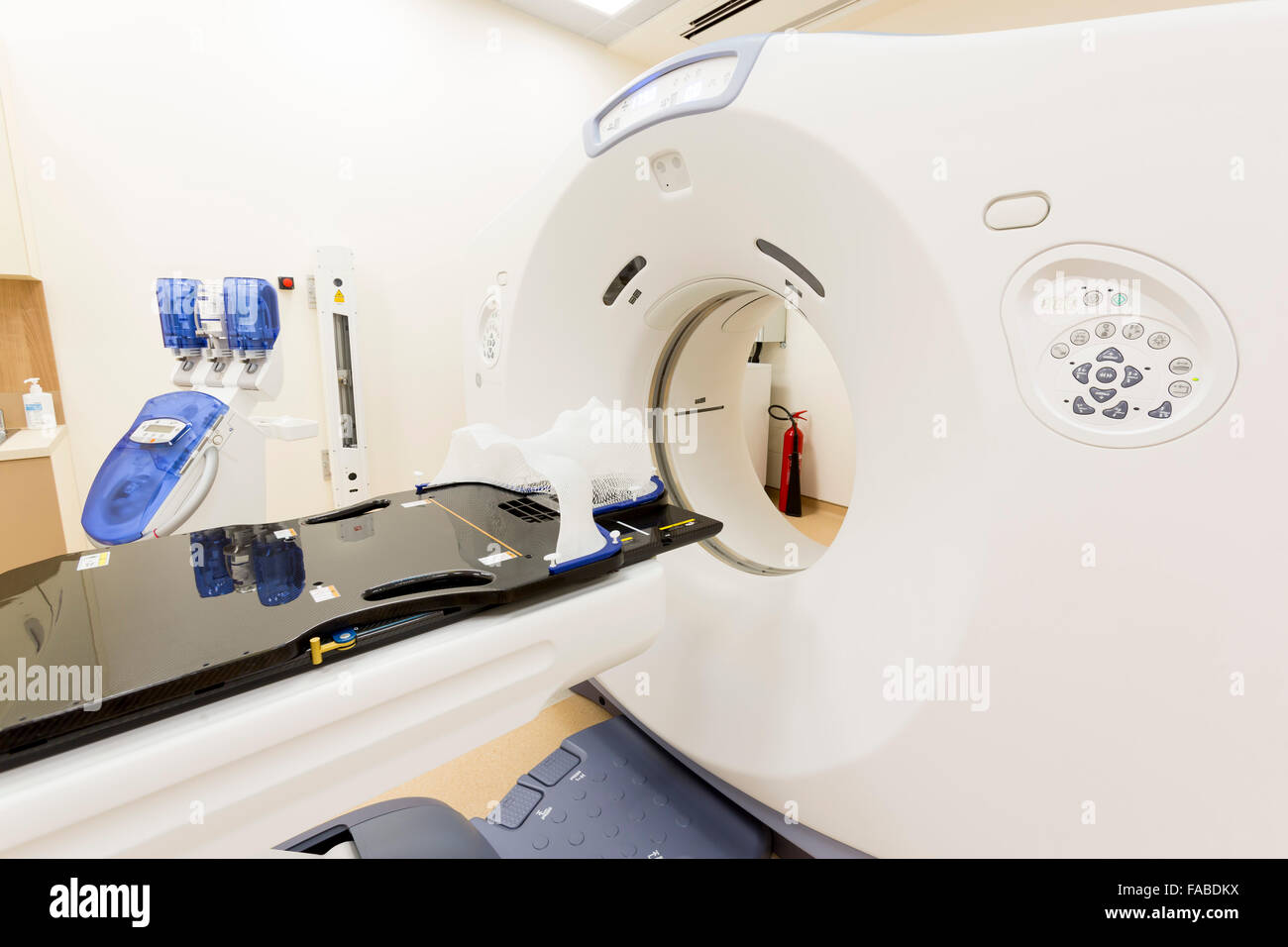 Tomography Scanner traitement du cancer dans une salle de clinique. Banque D'Images
