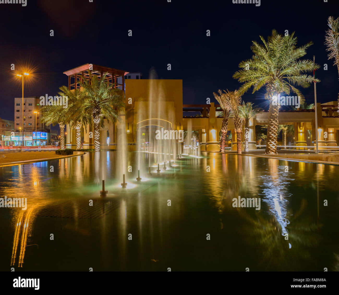 Fontaines d'affichage à l'entrée d'Al-Kout Mall, Kuwait, Koweït Banque D'Images