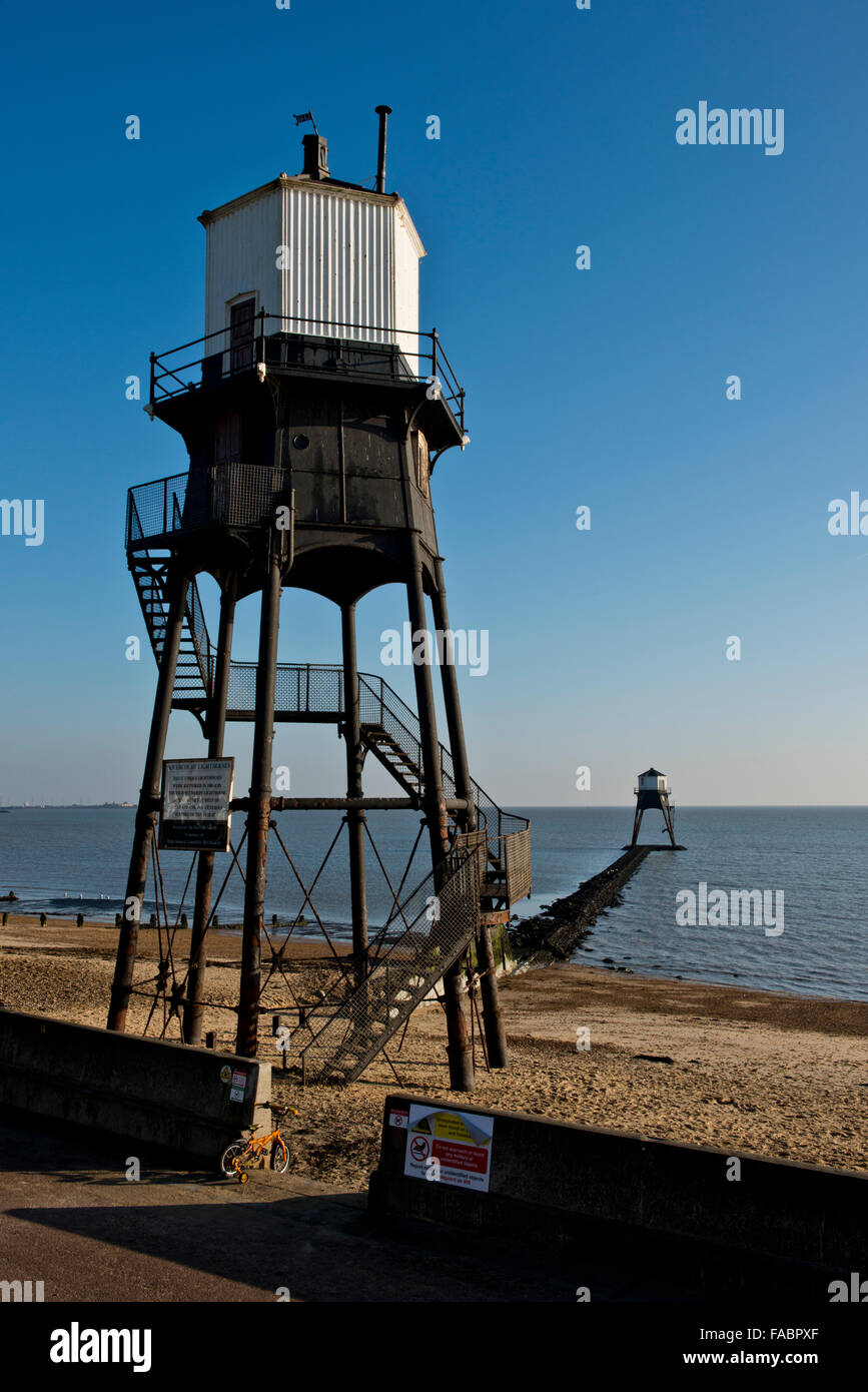 La ville balnéaire de Dovercourt, Essex, Angleterre. Connu pour ses phares qui ont un rôle de repère le long de la côte. Banque D'Images