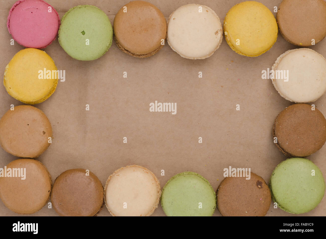Composition de Français macarons multicolores Banque D'Images