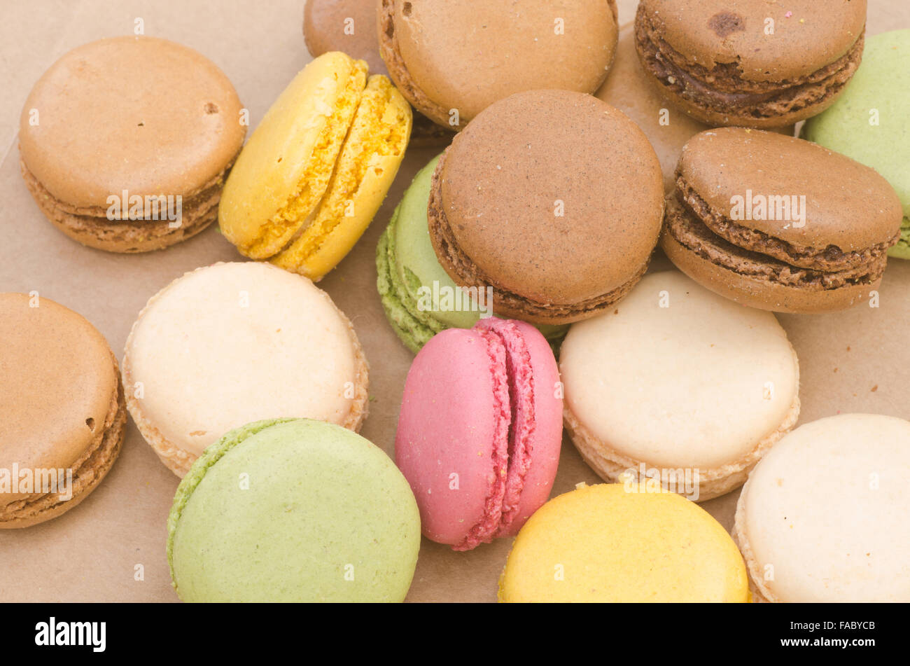 Composition de Français macarons multicolores Banque D'Images