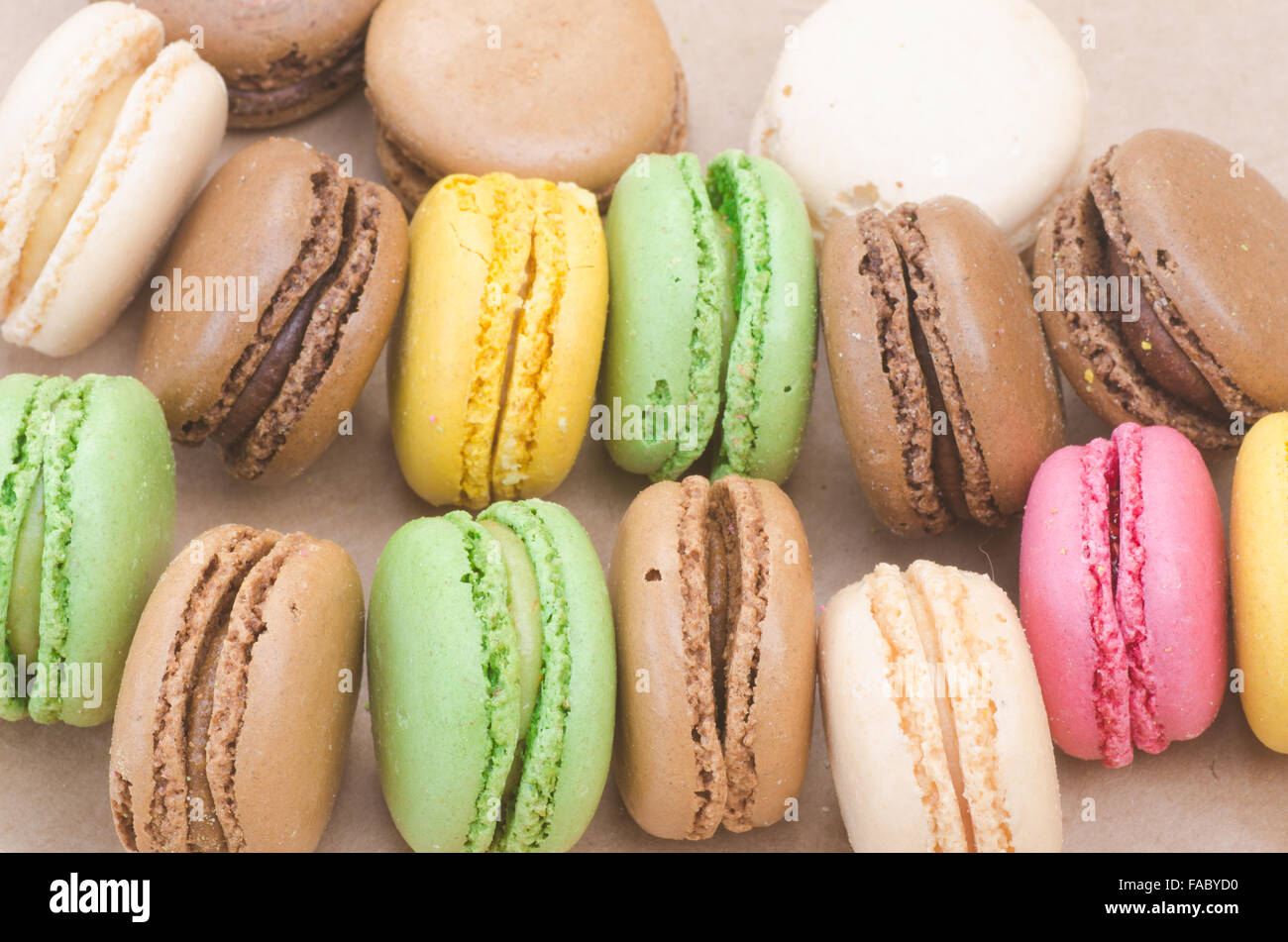 Composition de Français macarons multicolores Banque D'Images