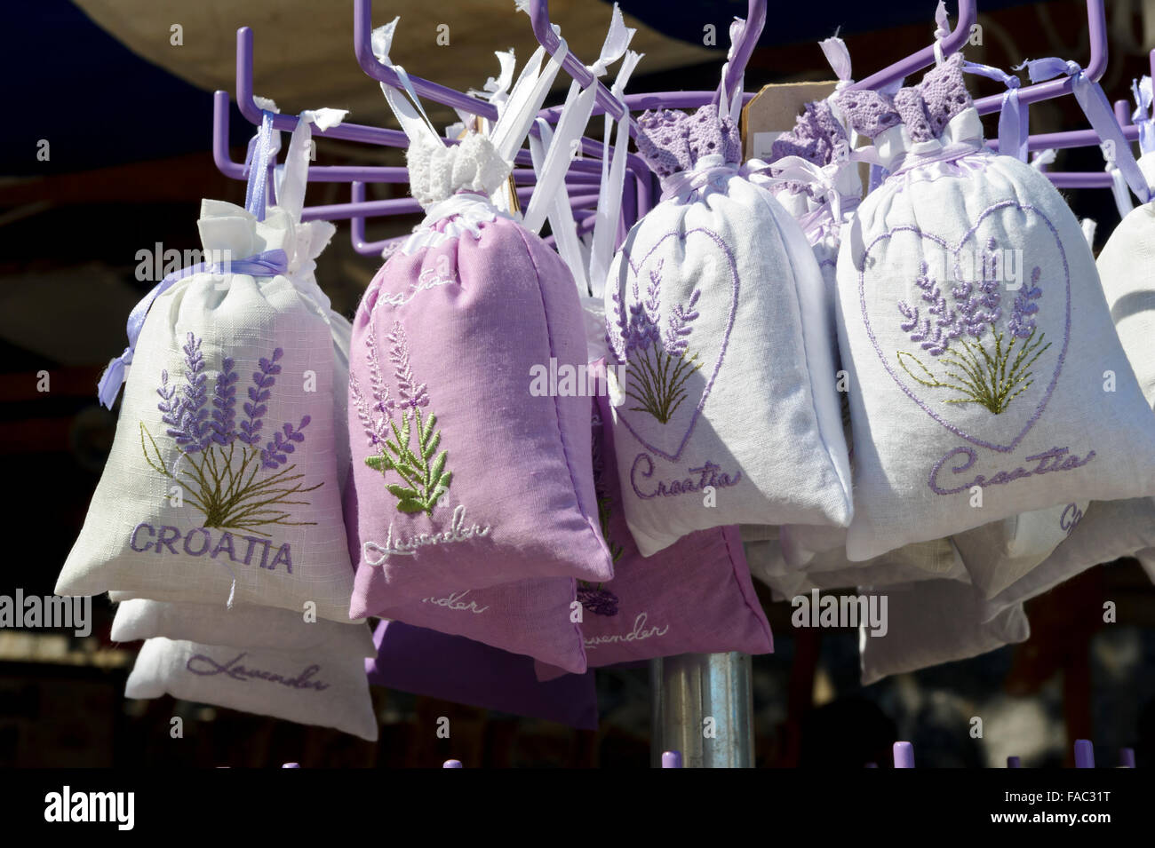 Une sélection de petits sacs floraux parfumés en vente à Dubrovnik, Croatie. Banque D'Images